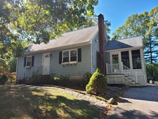 Photo of 131 Holly Ridge Dr Hanson, MA 02341