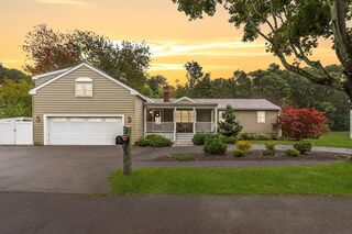 Photo of 2 Crestwood Ln Peabody, MA 01960