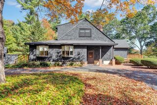 Photo of 14 Pond St Topsfield, MA 01983