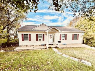 Photo of 180 Beacon St Clinton, MA 01510
