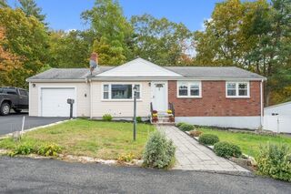 Photo of 16 Woodcliff Rd Holbrook, MA 02343