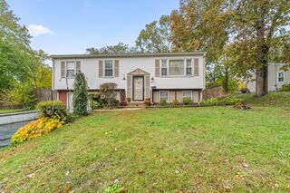 Photo of real estate for sale located at 8 Holly Tree Lane New Bedford, MA 02745