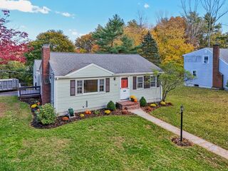 Photo of 342 Robinson St Raynham, MA 02767