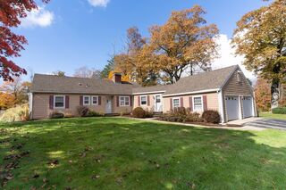 Photo of 1 Leslie Ln Sturbridge, MA 01566