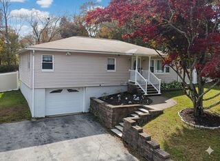 Photo of 10 Tanyard Rd Dudley, MA 01571