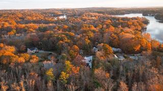 Photo of 61 Beech St Hamilton, MA 01982