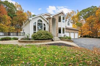 Photo of 90 Lynnwood Ln Worcester, MA 01609