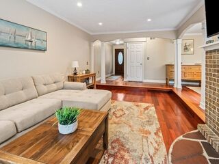 Photo of 35 Cobblestone Ln Worcester, MA 01606