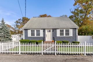 Photo of real estate for sale located at 11 Leon St Marshfield, MA 02050
