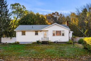 Photo of 167 Center St Groveland, MA 01834