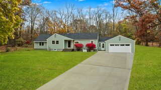 Photo of 322 River Rd Andover, MA 01810