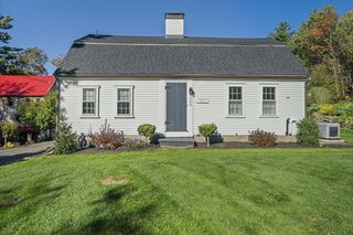 Photo of 563 Spring St Marshfield, MA 02050