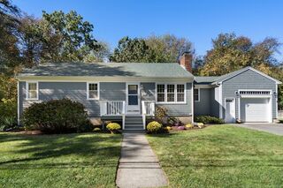 Photo of 28 Brandt Beach Ave Mattapoisett, MA 02739