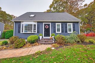 Photo of real estate for sale located at 33 Rosewood Ter Dartmouth, MA 02747
