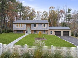 Photo of 53 Chestnut St Hanover, MA 02339