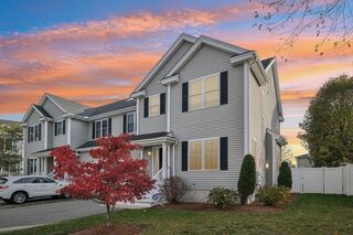 Photo of real estate for sale located at 6 Blue Jay Cir Wakefield, MA 01880