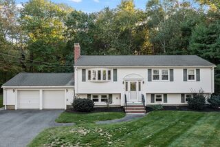 Photo of 100 Fairwood Dr Pembroke, MA 02359