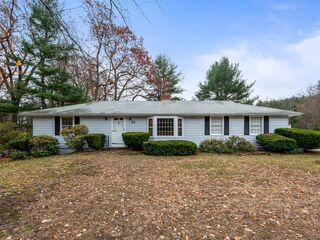 Photo of real estate for sale located at 33 Meadow Wood Dr Holden, MA 01520