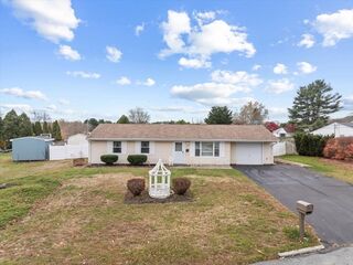 Photo of 5 Samosett Dr Dartmouth, MA 02748