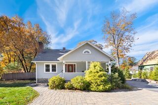 Photo of 928 Main St Lynnfield, MA 01940