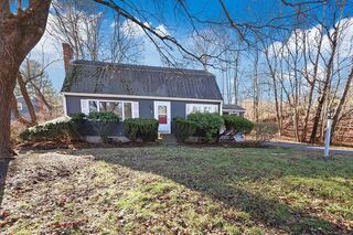 Photo of real estate for sale located at 8 Autumn Ln Walpole, MA 02081
