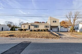 Photo of 15 Pinewood Rd Tewksbury, MA 01876