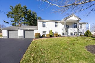 Photo of real estate for sale located at 17 Stanford Road Franklin, MA 02038