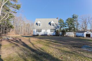 Photo of 127 Glenview St Upton, MA 01568