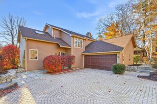 Photo of real estate for sale located at 3 Heather Hill Rd Acton, MA 01720