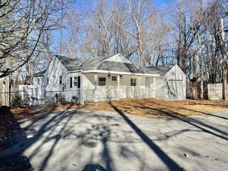 Photo of real estate for sale located at 20 Hillside Ct Amesbury, MA 01913