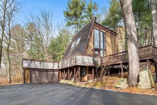 Photo of real estate for sale located at 244 Moulton Dr Lynnfield, MA 01940