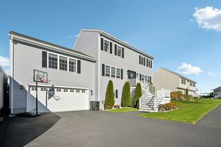 Photo of 43 Gedney Dr Peabody, MA 01960