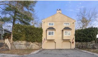 Photo of 7 Gentry Ln Uxbridge, MA 01569