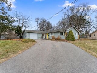 Photo of 15 Rosslare Rd Framingham, MA 01701