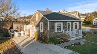 Photo of 5 Beach St Mattapoisett, MA 02739