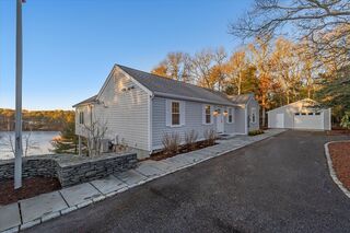 Photo of 162 Main St Osterville, MA 02655