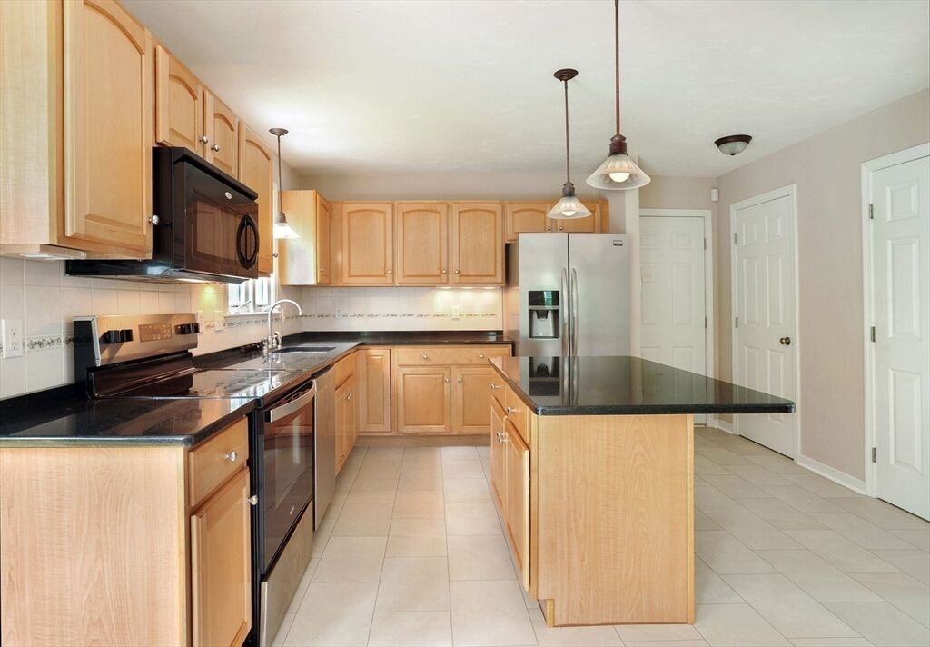 kitchen  7816 Hanover Street, Dallas, TX 75225 | MLS #20929614