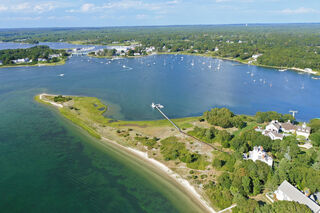 Photo of real estate for sale located at 255 Bayberry Way Osterville, MA 02655