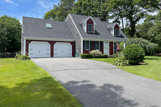 Photo of real estate for sale located at 27 Thornberry Circle Mashpee, MA 02649