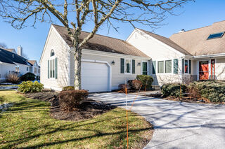 Photo of real estate for sale located at 5 Beacon Court Mashpee, MA 02649