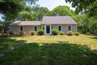 Photo of real estate for sale located at 40 Halyard Lane Mashpee, MA 02649