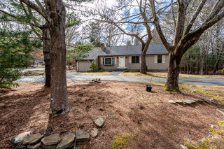 Photo of real estate for sale located at 9 Gunstock Road Osterville, MA 02655