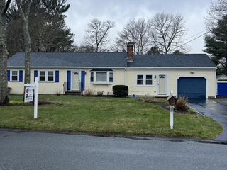 Photo of real estate for sale located at 111 East Osterville Road Osterville, MA 02655