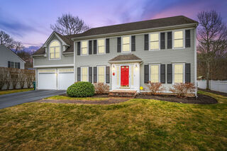 Photo of real estate for sale located at 7 Sheffield Place Mashpee, MA 02649