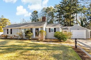 Photo of real estate for sale located at 34 Hollingsworth Road Osterville, MA 02655
