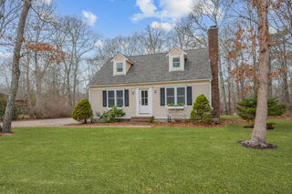 Photo of real estate for sale located at 8 Kerry Drive Marstons Mills, MA 02648
