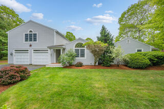 Photo of real estate for sale located at 10 Neshobe Road Mashpee, MA 02649