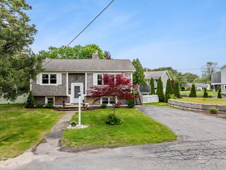 Photo of real estate for sale located at 8 Stackpole Circle Bourne, MA 02532