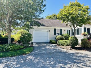 Photo of real estate for sale located at 6 Masters Court Mashpee, MA 02649