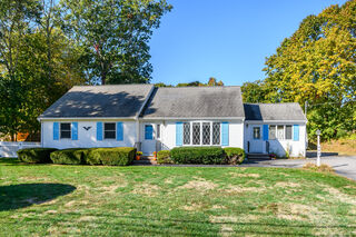 Photo of 440 County Road Pocasset, MA 02559